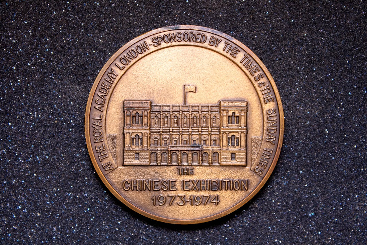 Bronze medal commemorating the Chinese Exhibition at the Royal Academy London 1973-1974.